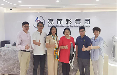 “美容教母”馮華教授蒞臨kaiyun开云app指導工作